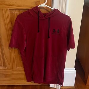 Under Armour short sleeve sweatshirt maroon. Size medium.